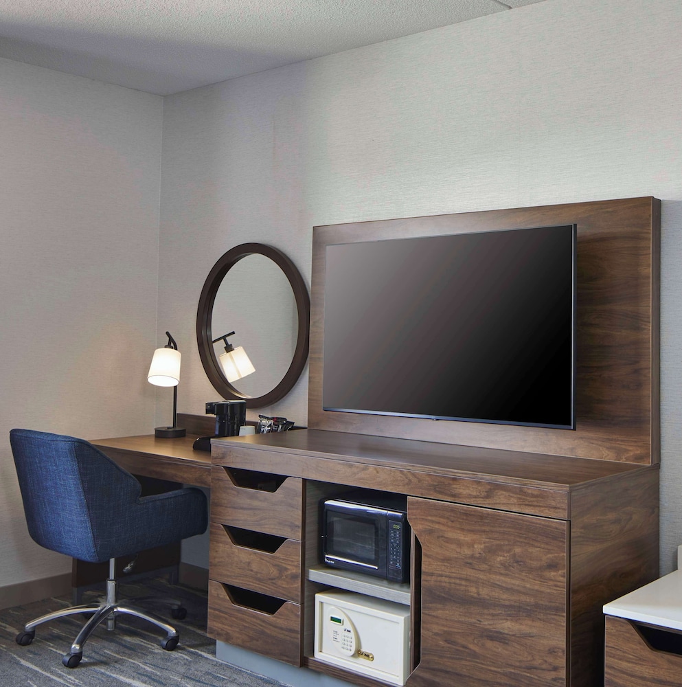 Room, 2 Queen Beds, Accessible, Bathtub (Mobility & Hearing) - Photo 2