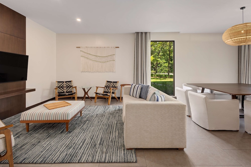 Suite, 3 Bedrooms, Garden View - Photo 9
