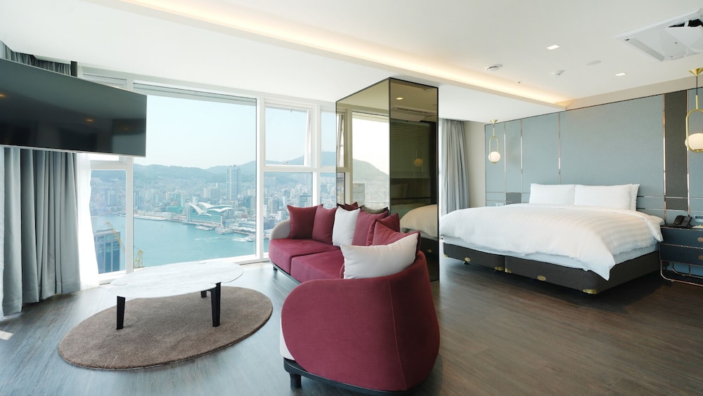 Royal Premium Suite Ocean (Breakfast for 2)