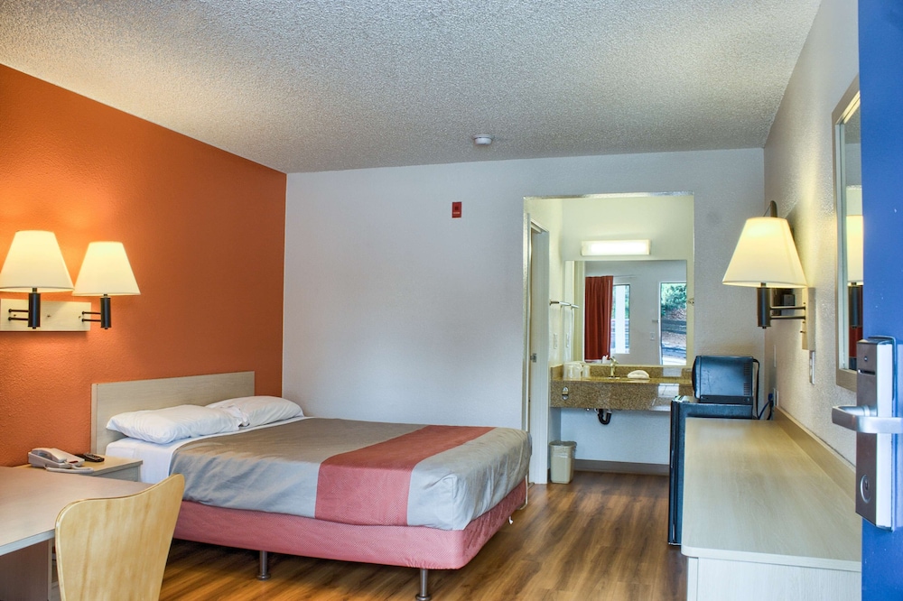 Deluxe Room, 1 Queen Bed, Accessible, Non Smoking photo 1