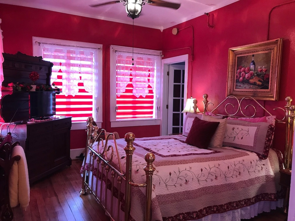 Ruby Suite, 1 King Bed (Second floor) photo 3