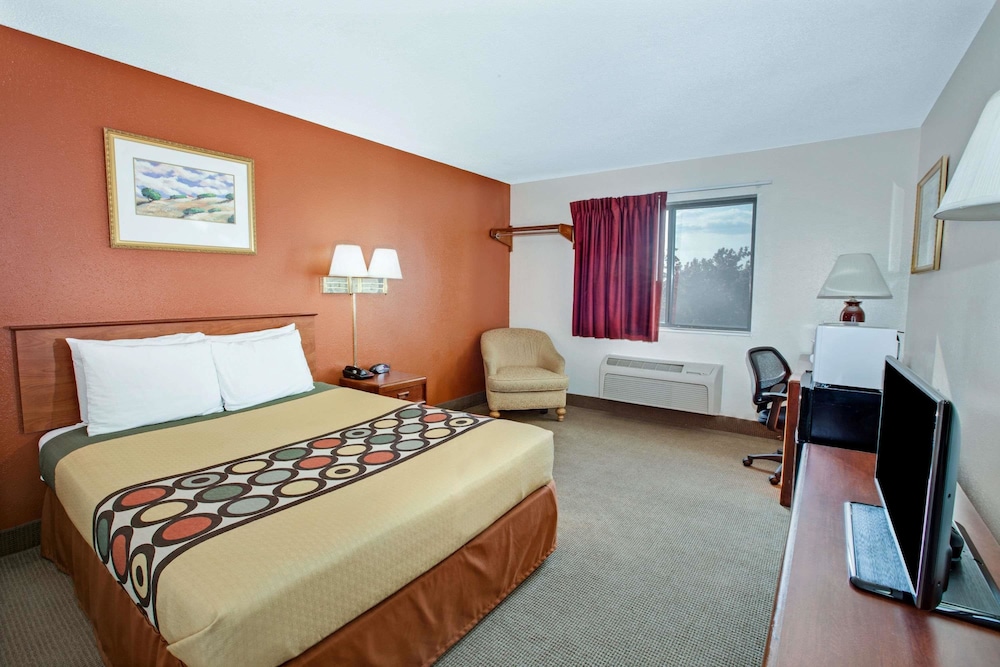 Standard Room, 1 Queen Bed - Photo 1