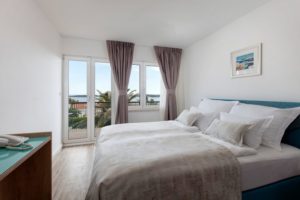 Standard Suite, 1 Bedroom, Sea View photo 1