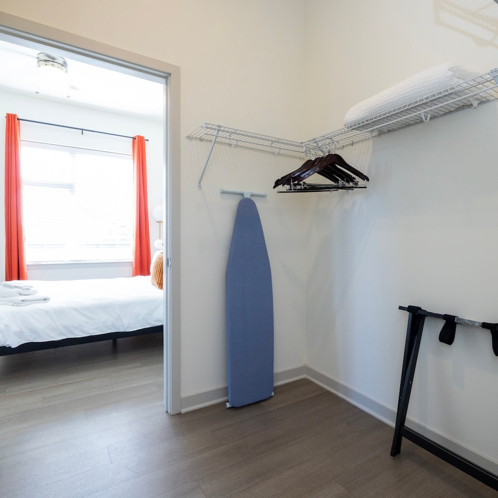 Modern Nulu 2BR Cozysuites 04, Billede 11