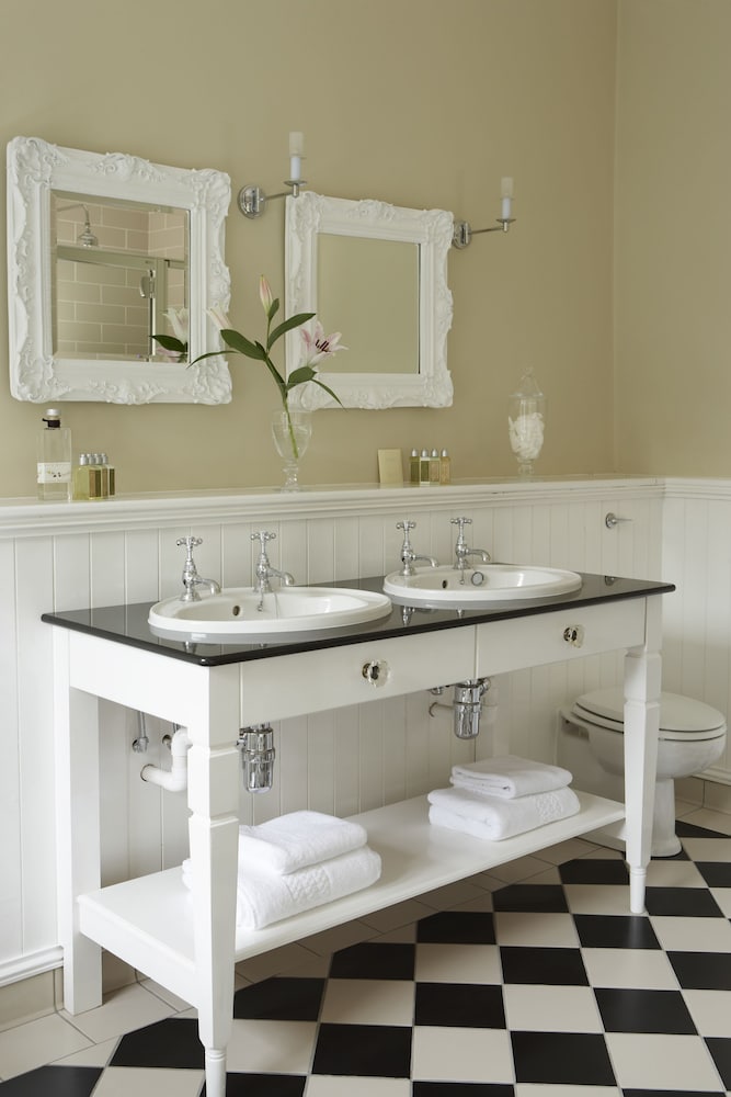 Heritage Period Style Room - Photo 12
