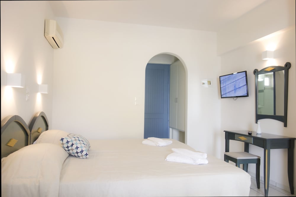 Standard Studio, Pool Access, Ground Floor photo 1