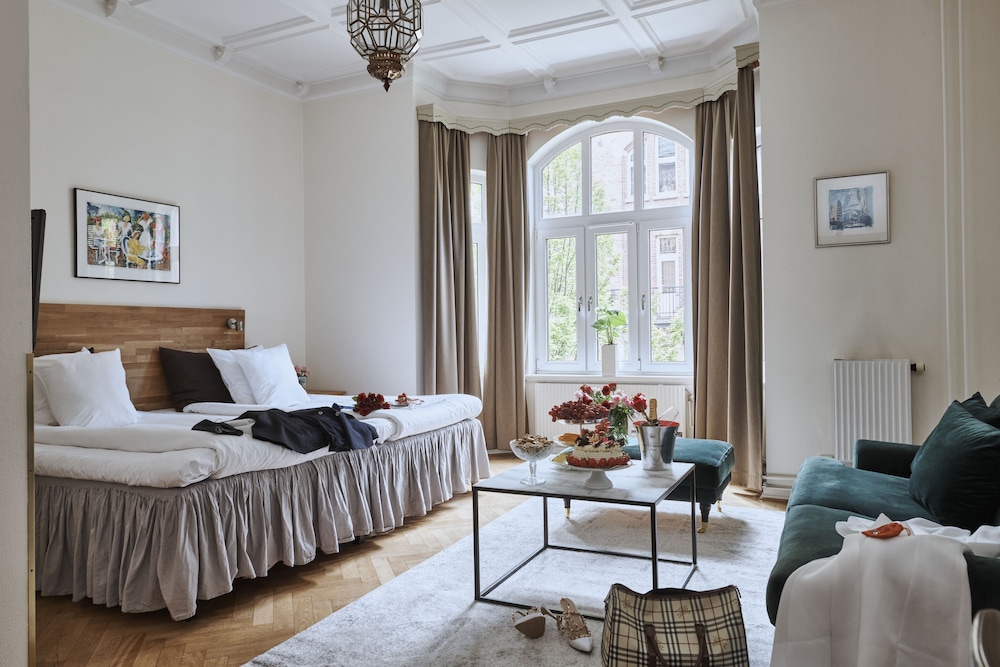 Standard Double or Twin Room - Photo 6
