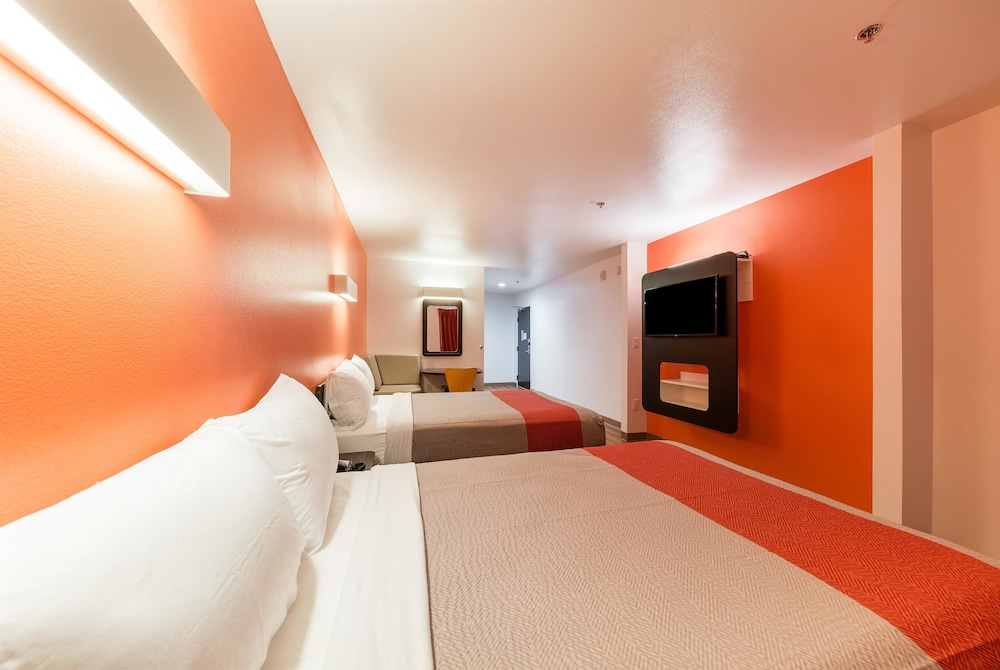 Standard Room, 2 Double Beds, Accessible, Smoking photo 1