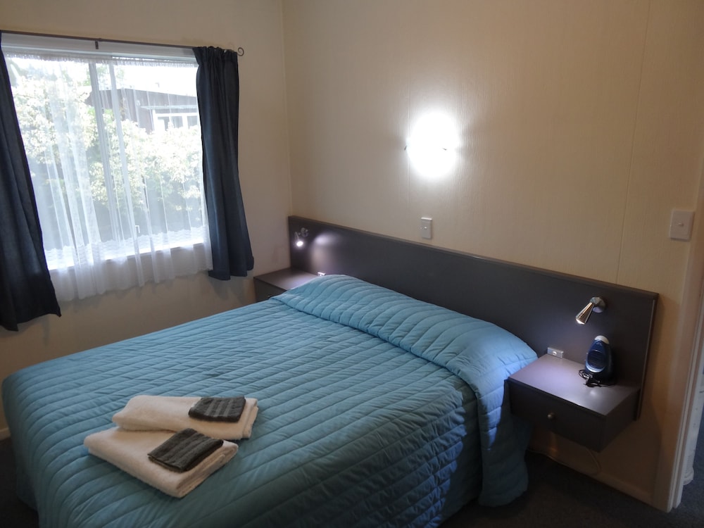 Queen Room photo 2