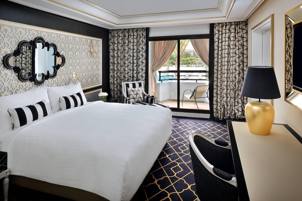 Junior Suite, 1 King Bed with Sofa bed, Balcony - Photo 1