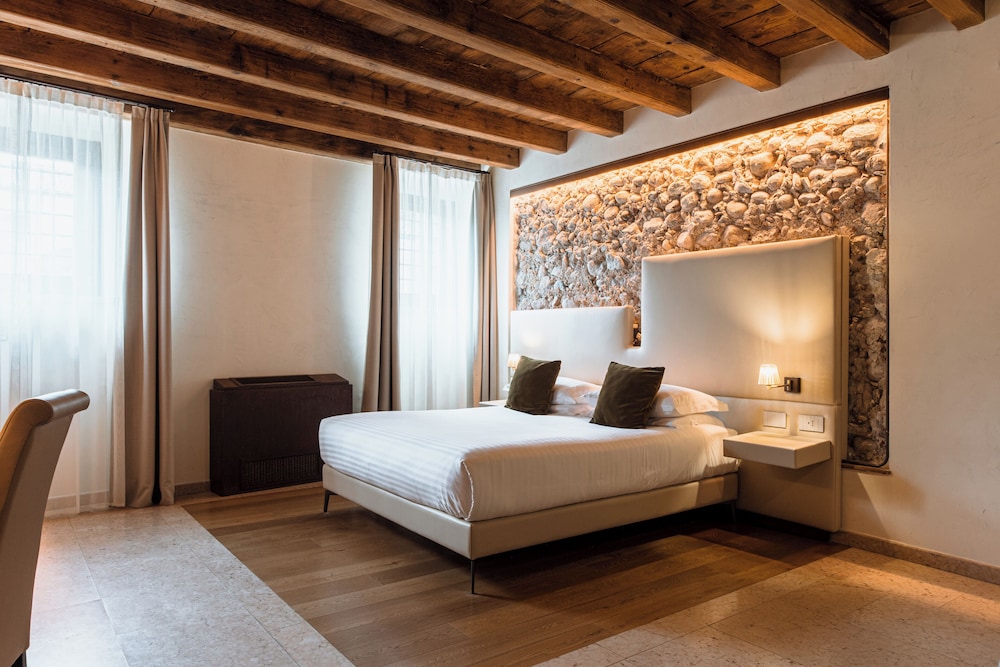 Deluxe Triple Room photo 3