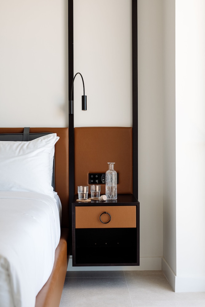 Room, 1 King Bed, Terrace - Photo 3