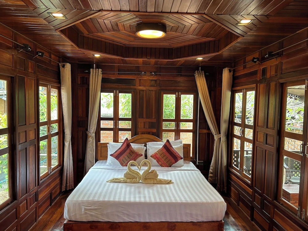 Deluxe Room, Private Bathroom, Garden View