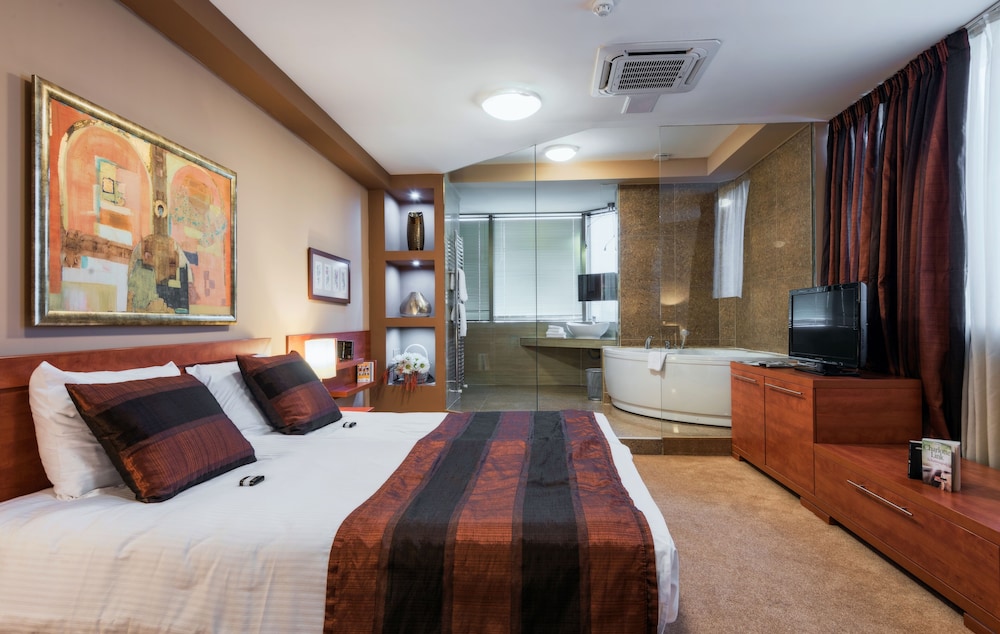 Superior Double Room, 1 King Bed, Bathtub
