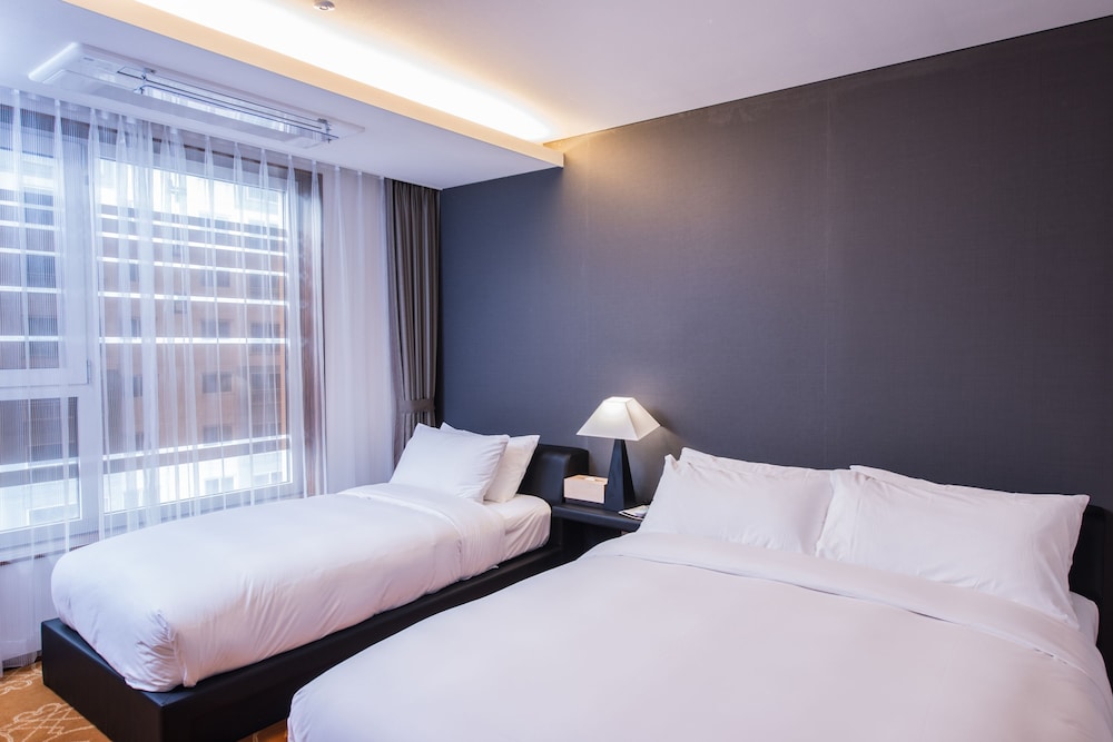Suite Twin Room (Styler installed) photo 2