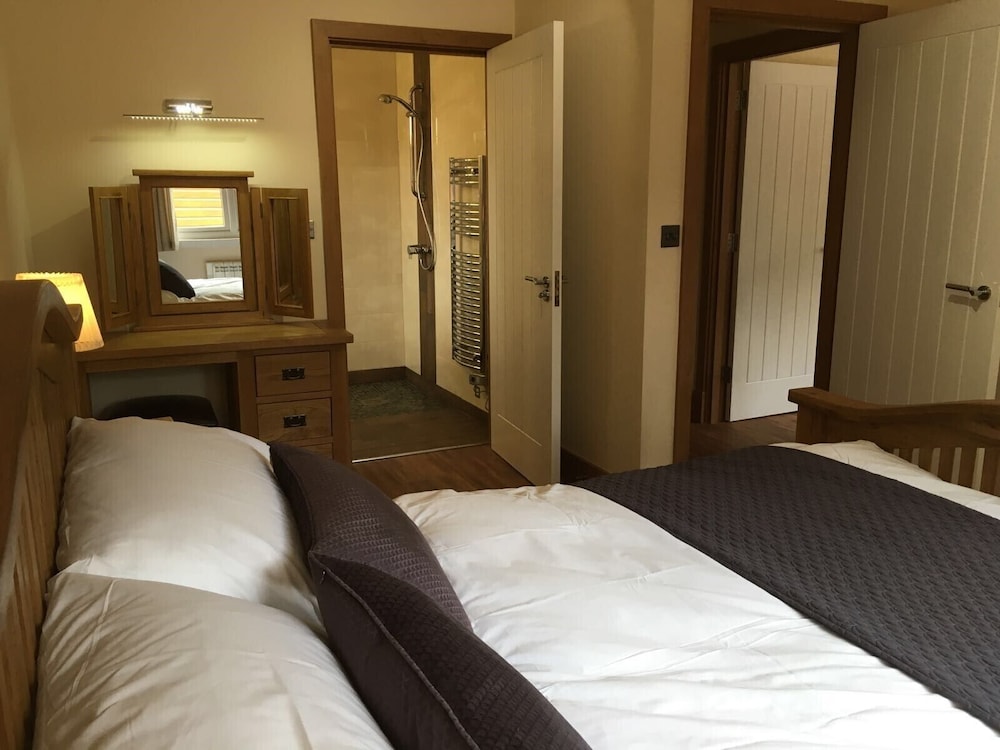 Apartment, Private Bathroom (Elm Lodge) photo 2