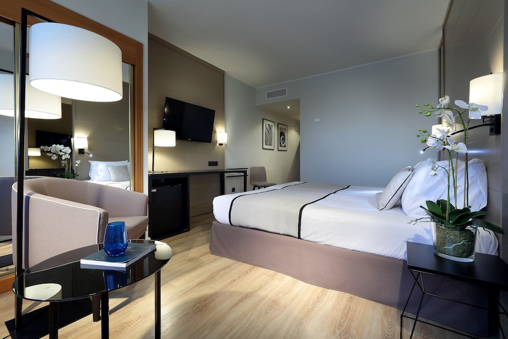 Economy Double Room, Courtyard View (Parking included) photo 2