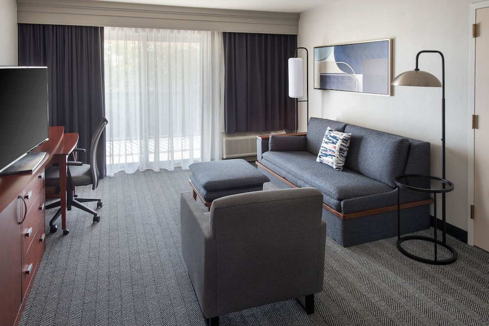 Suite, 1 Bedroom - Photo 5