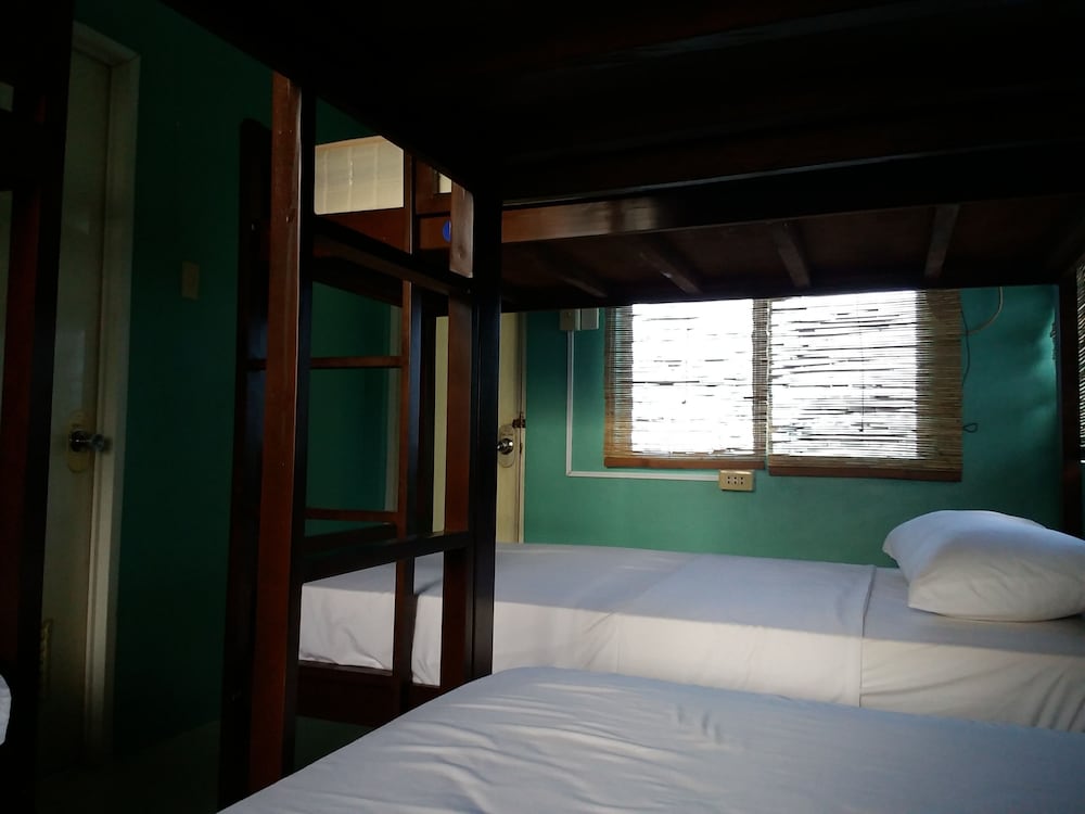 Room 8 | 6-pax Dormitory shared room photo 2