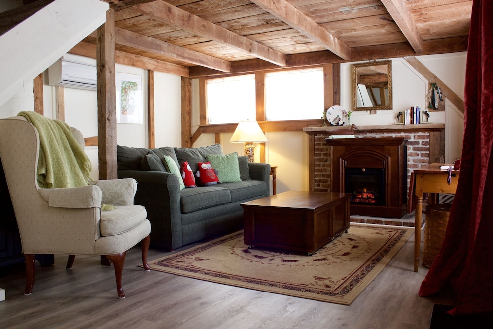 Deluxe Small Cottage