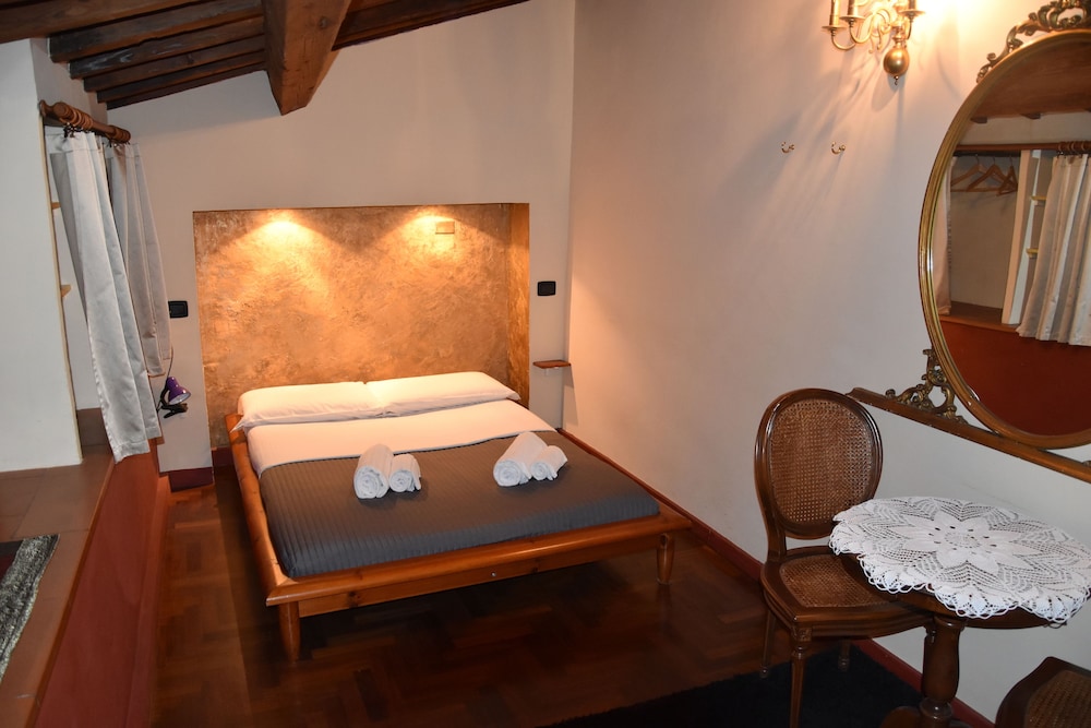 Double Room (Red Suite) photo 1