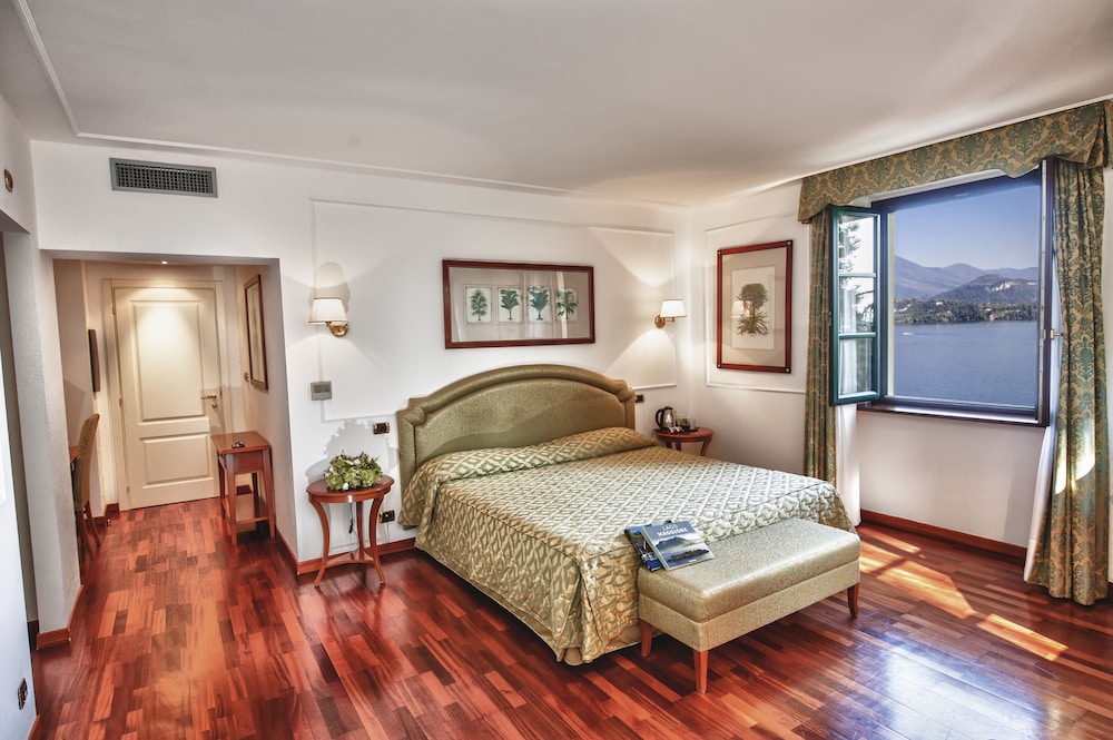 Junior Suite, 1 King Bed, Lake View photo 3