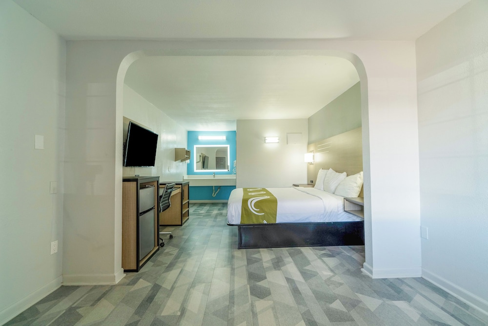 Room, 1 King Bed, Non Smoking - Photo 1