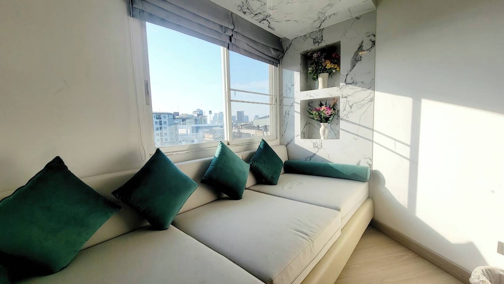 Deluxe Twin with Balcony
