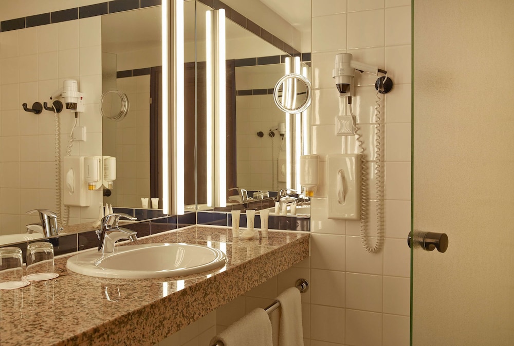 Standard Twin Room - Photo 8
