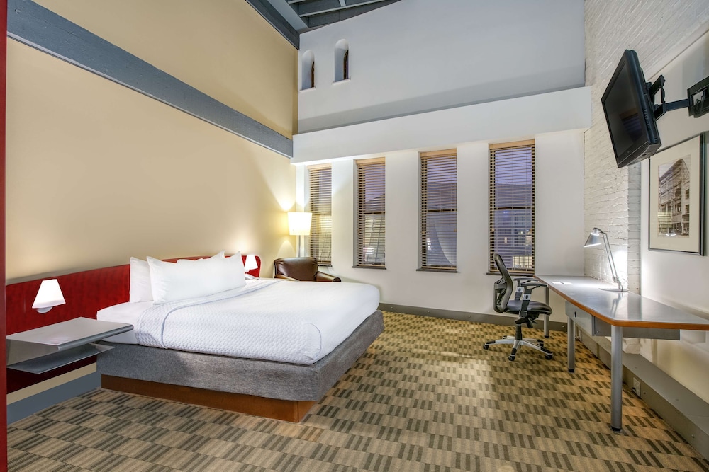 Superior Room, 1 King Bed (Preferred Loft King) - Photo 5