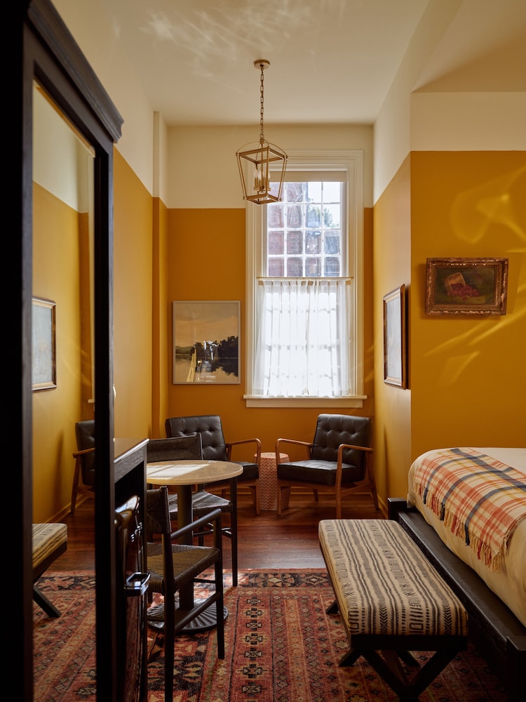 Superior Room, 1 King Bed photo 3