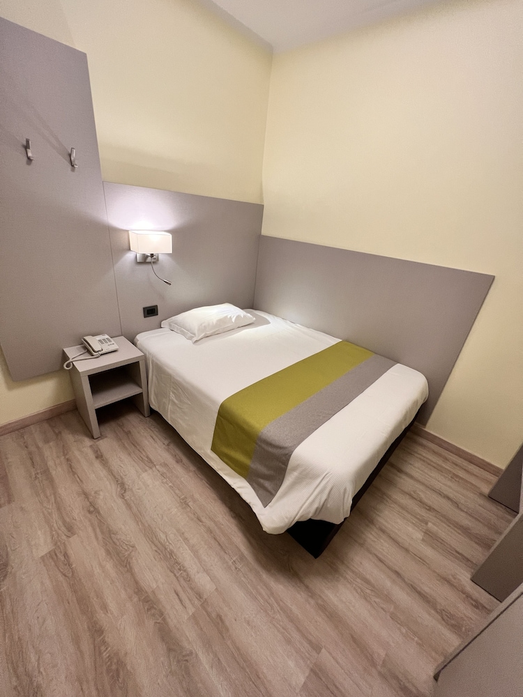 Economy Double Room - Photo 2