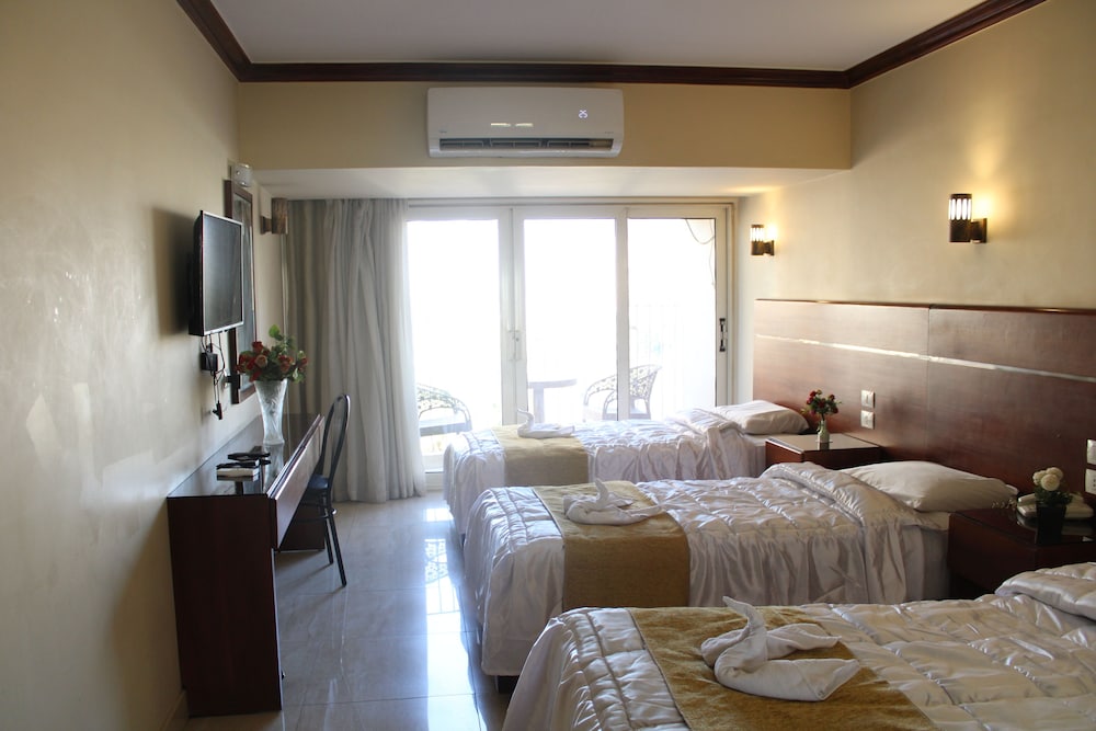 Deluxe Triple Room, River View photo 1