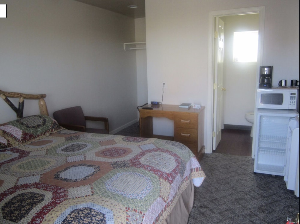 Standard Room, 1 Queen Bed photo 1