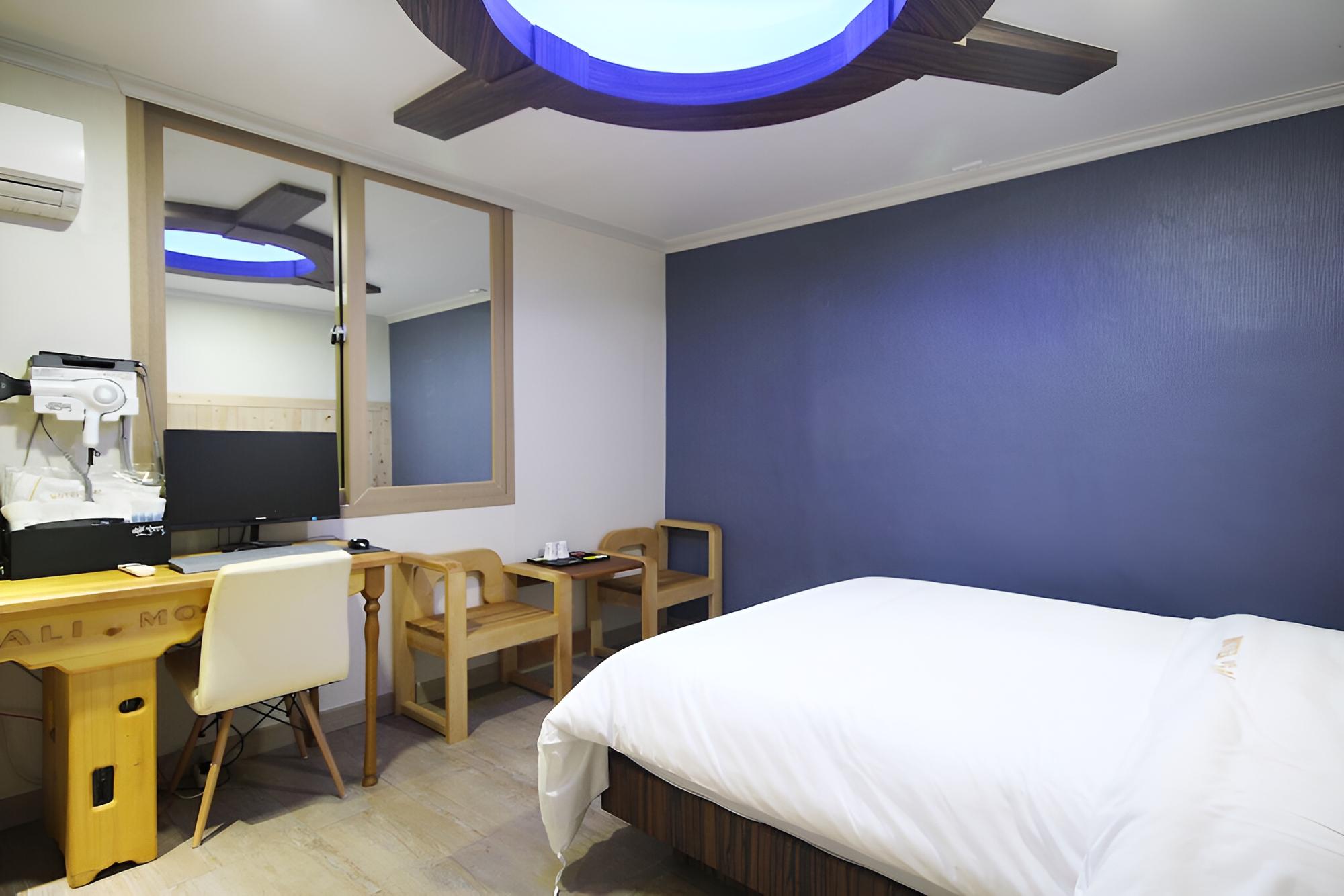 Room (Standard Room) - Photo 7