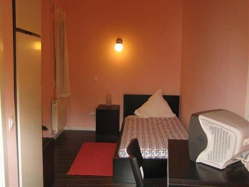 Single Room - Photo 1