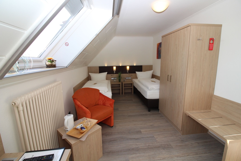Twin Room - Photo 2