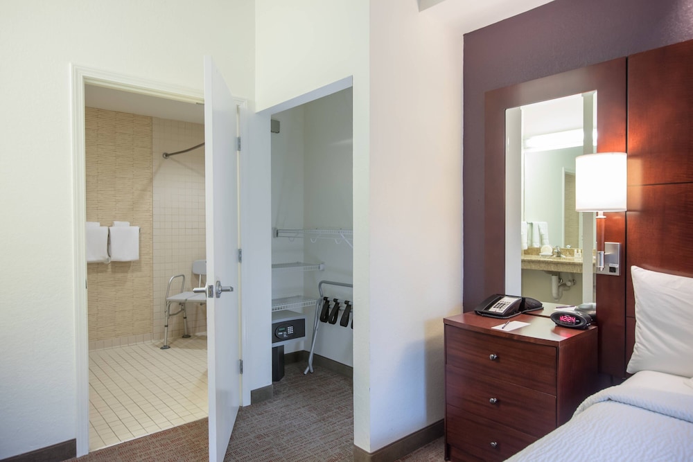 Suite, 1 Bedroom - Photo 2