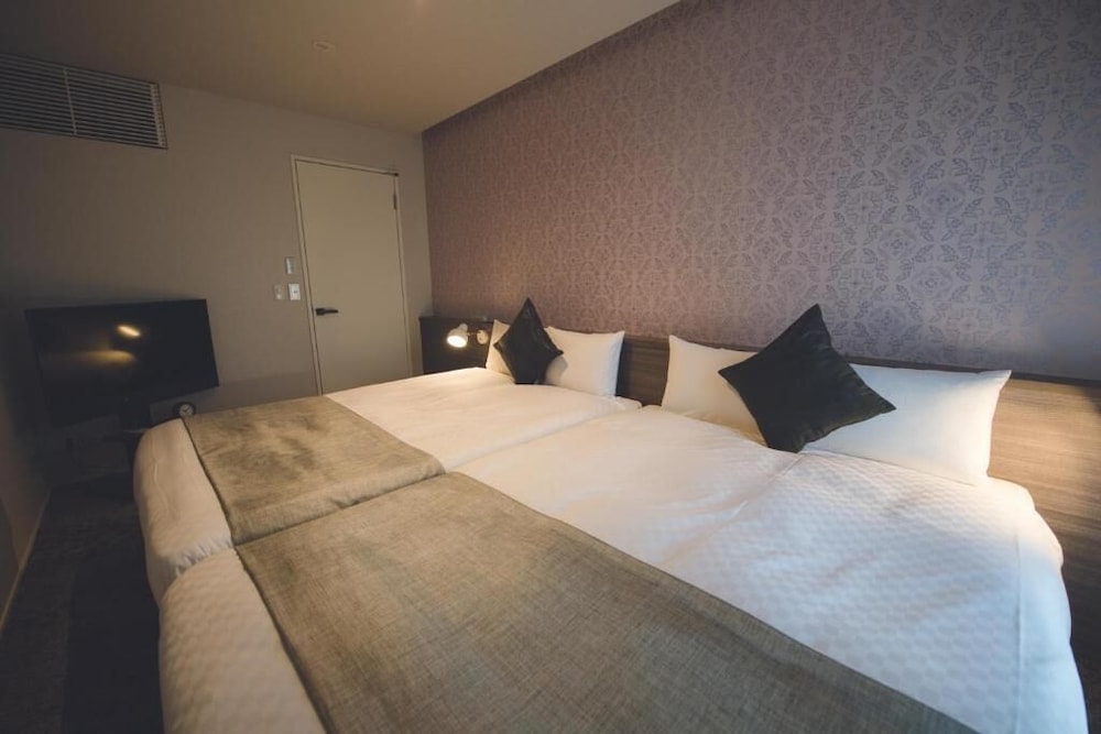 Quad Double Bed Suite - Photo 12