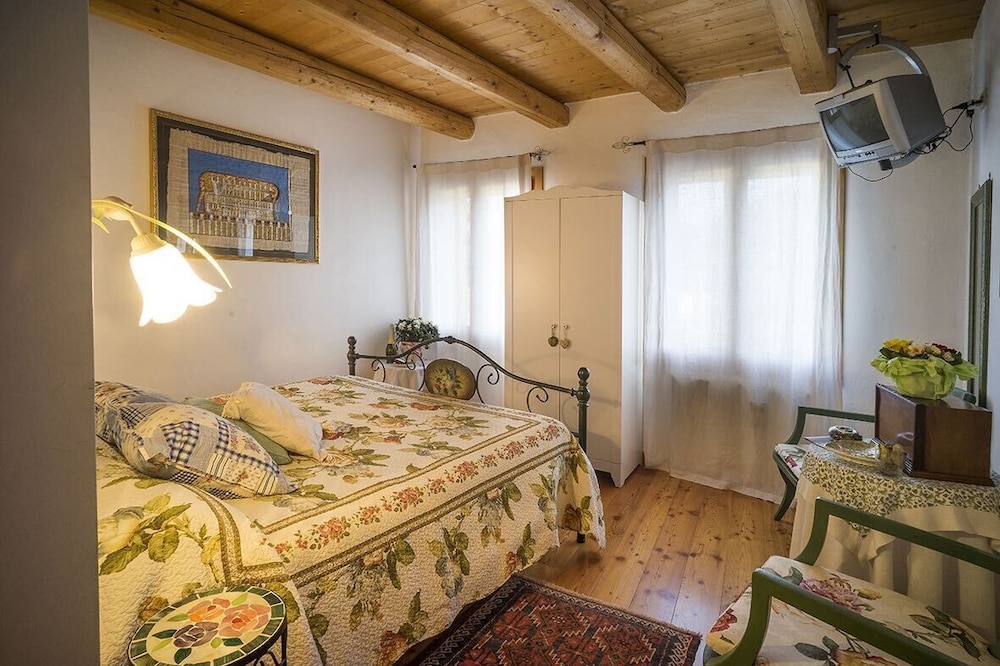 Economy Double Room photo 1