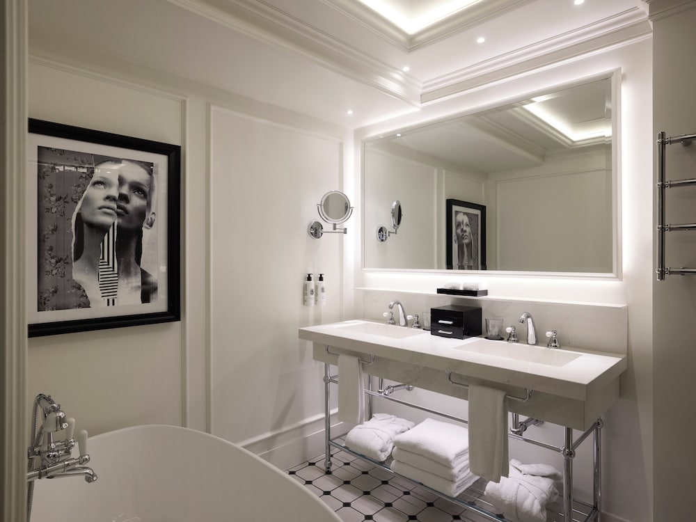 Premium King Room with One King Bed (Non Smoking)