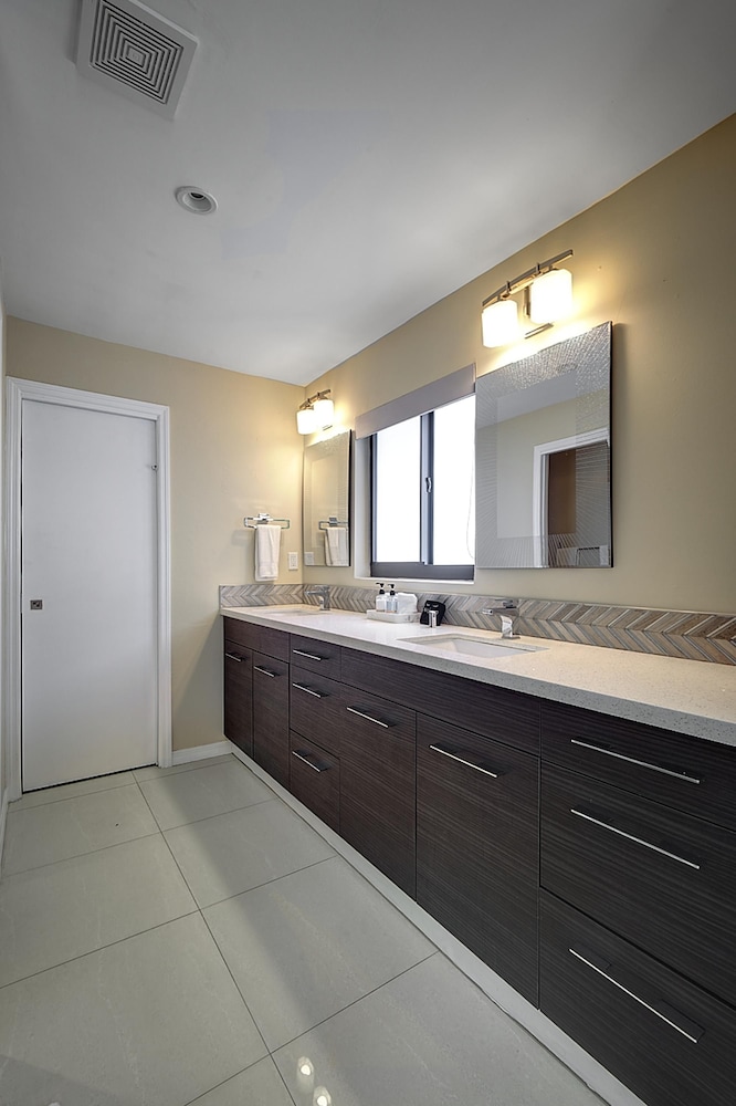 Relax in Luxury - 3 Bed 2 Bath Oasis With Pool, Foto 38