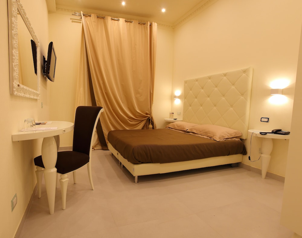 Double Room - Photo 13