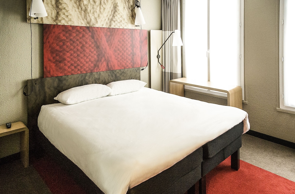 Standard Room, 3 Twin Beds photo 3