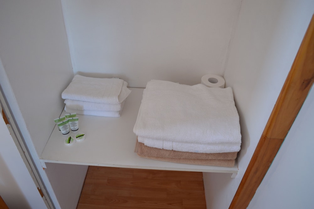 Basic Twin Room photo 2