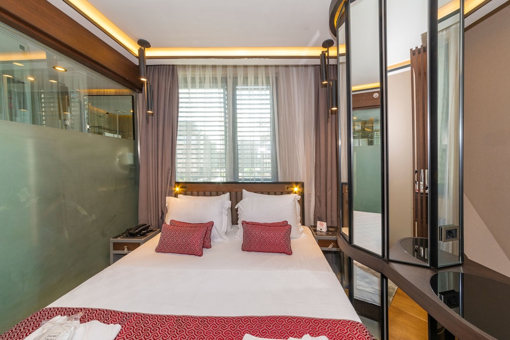 Deluxe Double or Twin Room photo 1