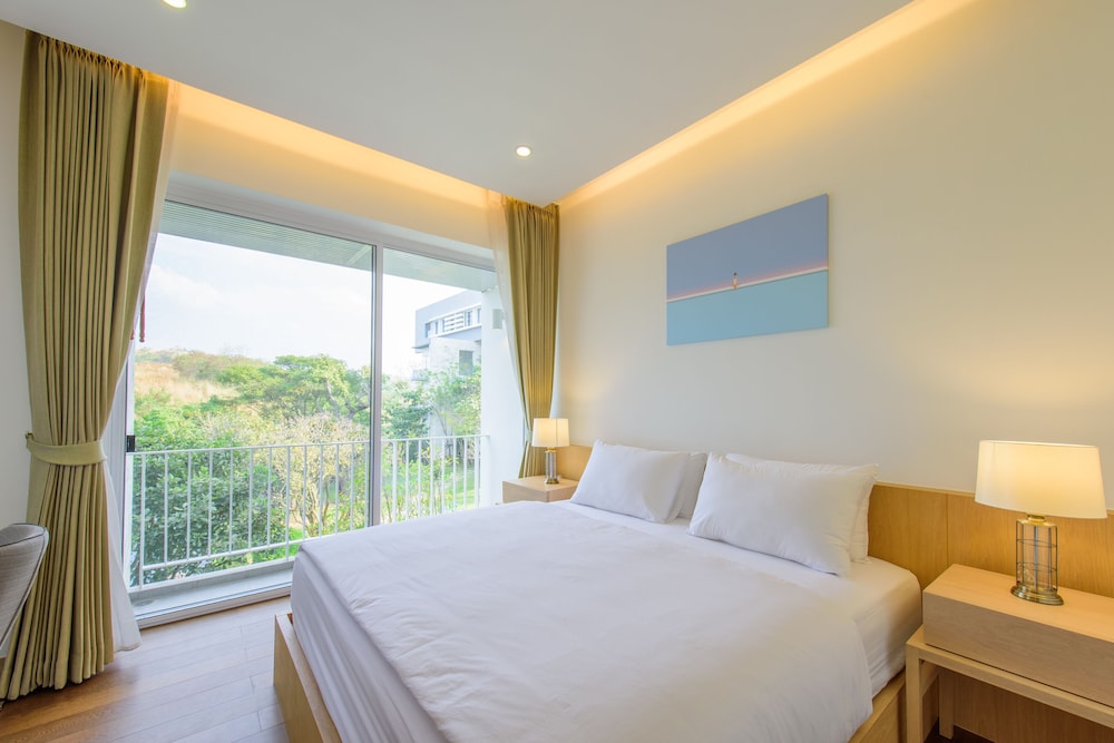 Suite with Mountain View - Photo 17