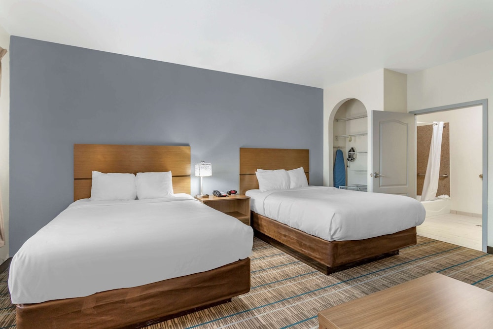 Room, Multiple Beds, Non Smoking (Efficiency) - Photo 1