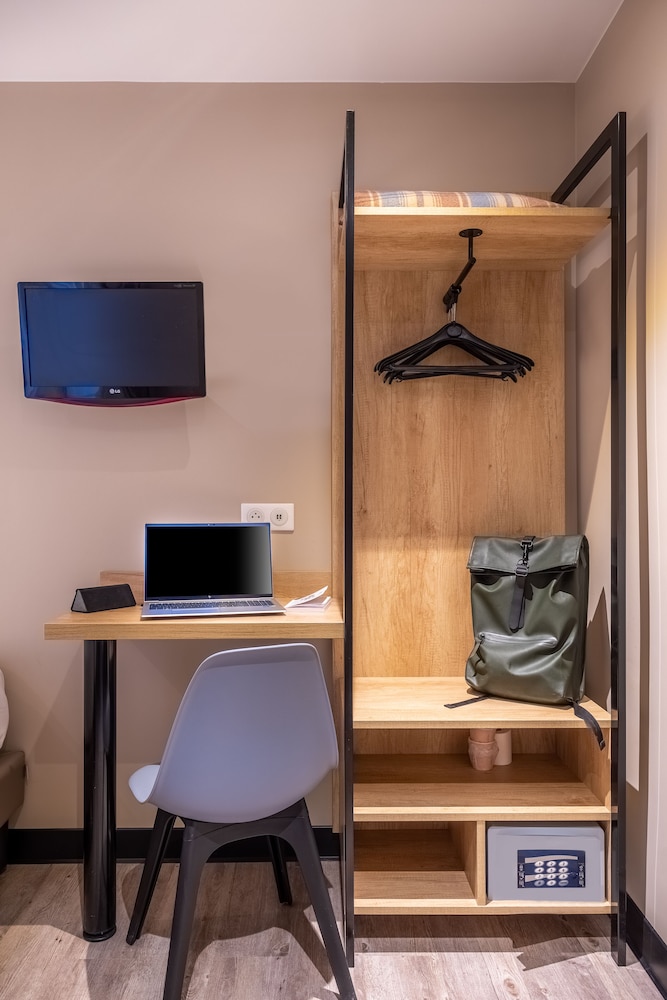 Twin Room (sans climatisation sans ascenseur) photo 2