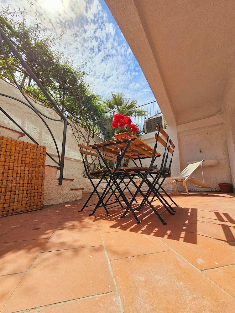 Deluxe Apartment, Courtyard View